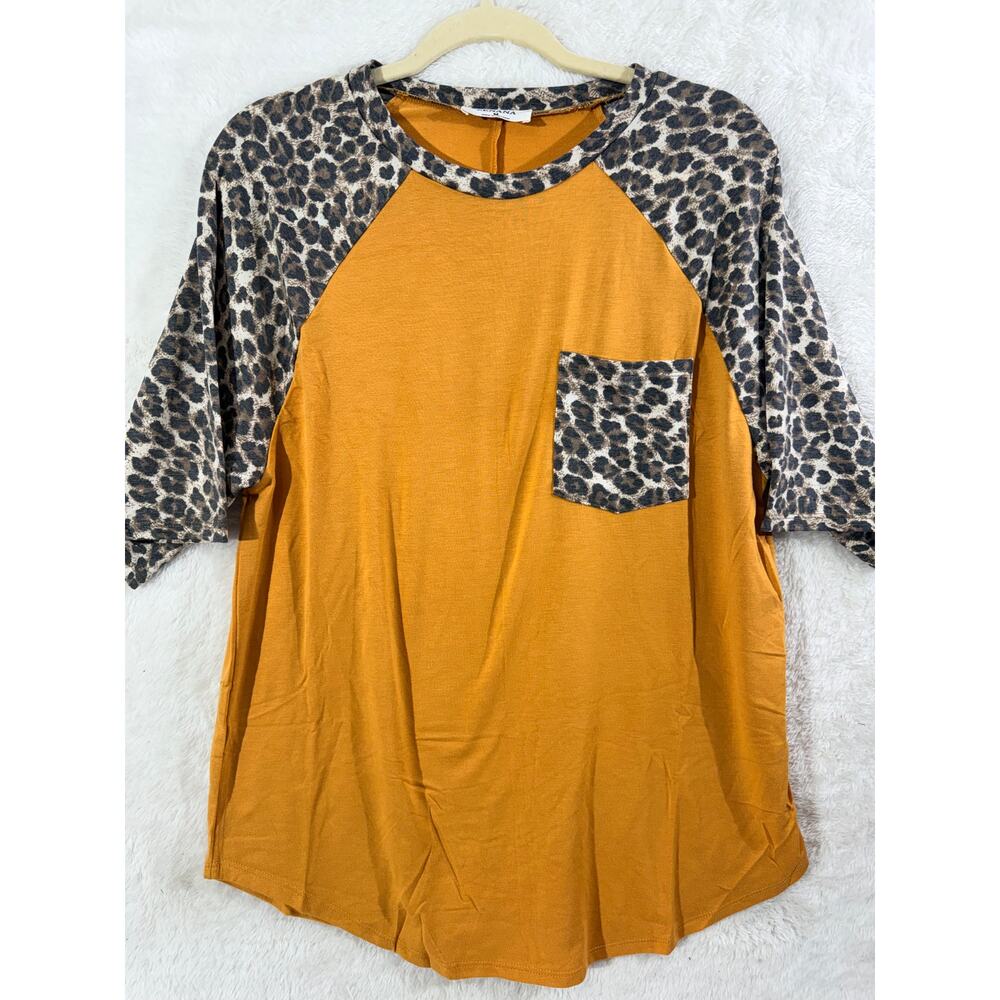 Zenana Womens Leopard Raglan Pocket Tee Size M Mustard New Animal Print